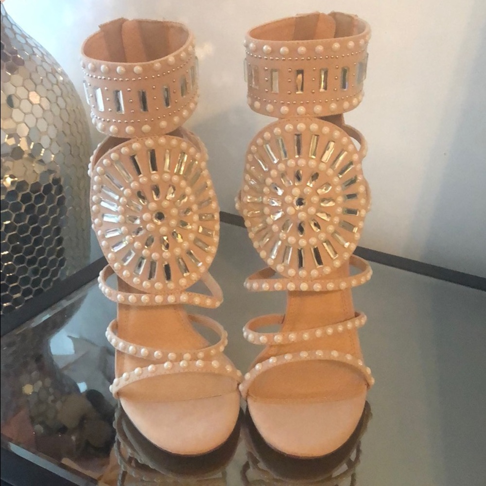 Zipper in the back, Tan,Size 7 heel,5 inch heel.